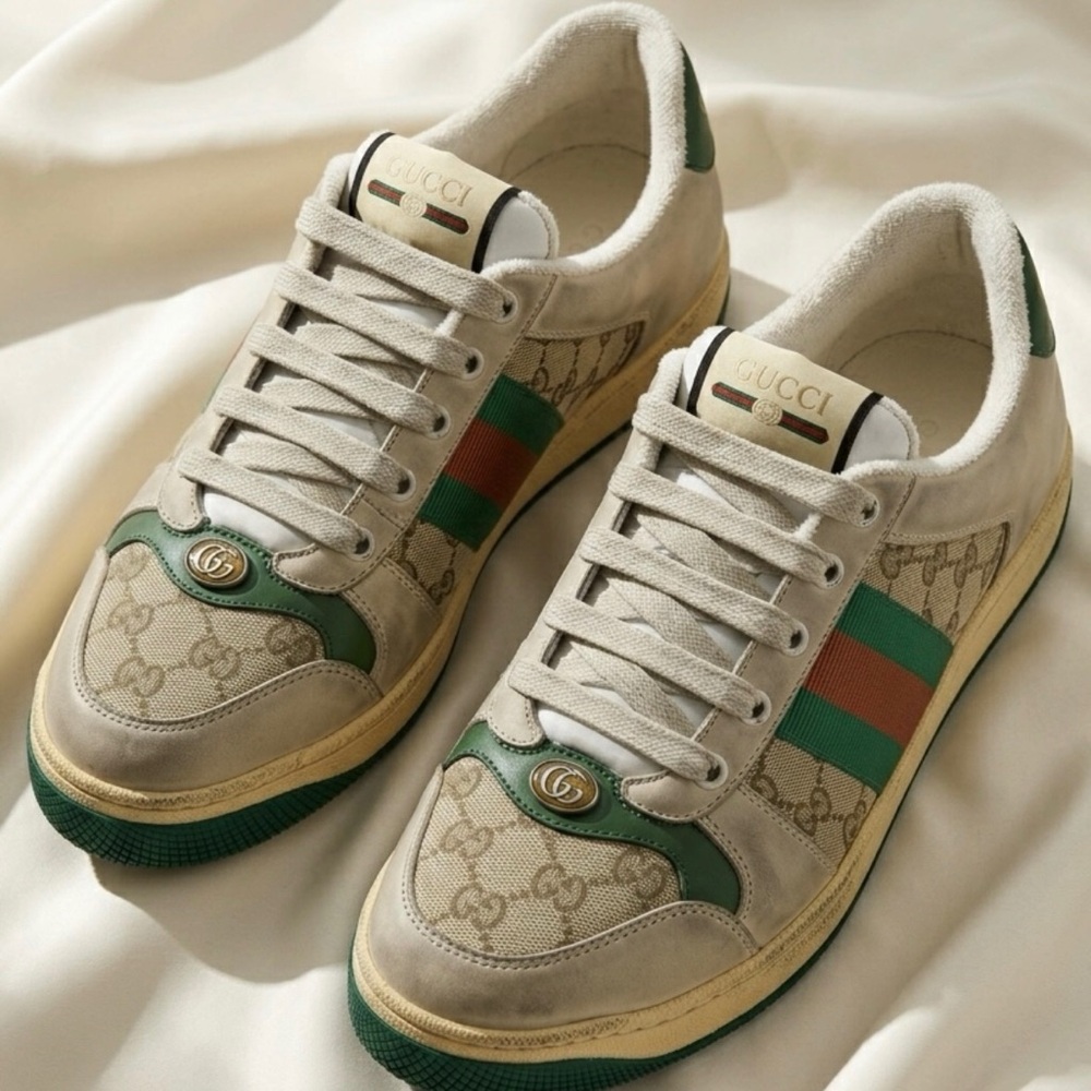 Gucci Beige Low-Top Sneakers with Green & Red Web Stripe
